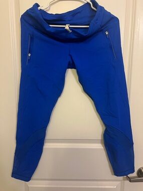 Lululemon Blue Leggings with Zip Pockets and mesh detail